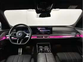 BMW i7 (2023) thumbnail 26