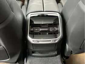 BMW i7 (2023) thumbnail 10
