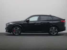 BMW iX2 (2024) thumbnail 12