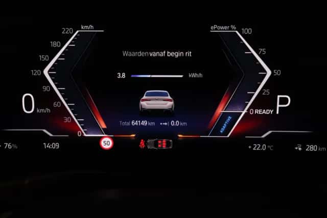 BMW i4 (2022) thumbnail 3