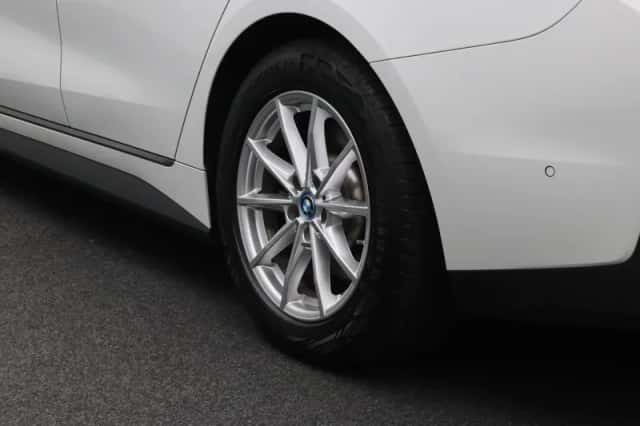 BMW i4 (2022) thumbnail 5