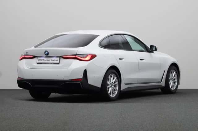 BMW i4 (2023) thumbnail 2