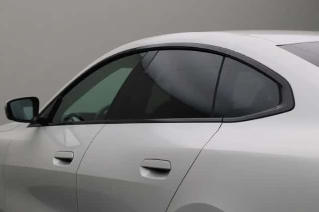BMW i4 (2023) thumbnail 4