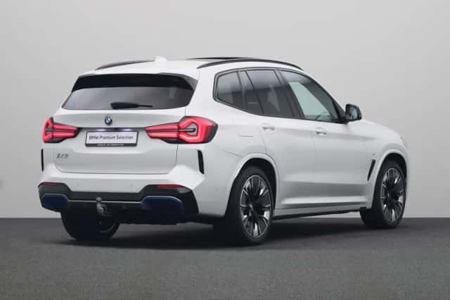 BMW iX3 (2023) thumbnail 2