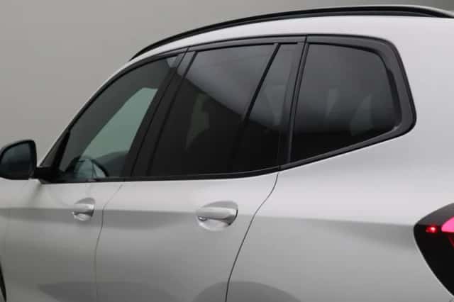 BMW iX3 (2023) thumbnail 4