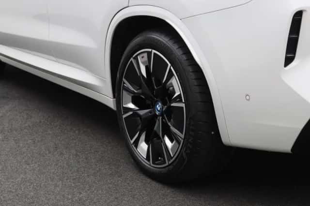 BMW iX3 (2023) thumbnail 5