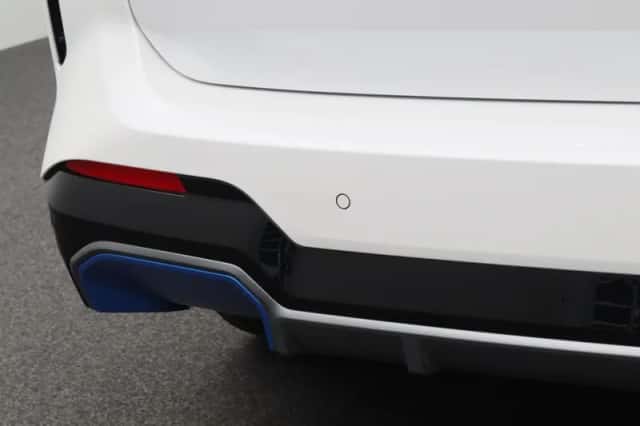 BMW iX3 (2023) thumbnail 6