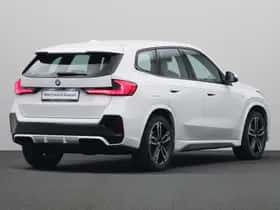 BMW iX1 (2023) thumbnail 2
