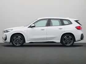 BMW iX1 (2023) thumbnail 12