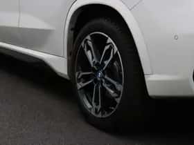 BMW iX1 (2023) thumbnail 5