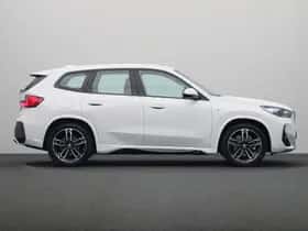 BMW iX1 (2023) thumbnail 10