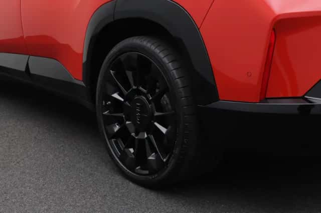 BMW XM (2026) thumbnail 5