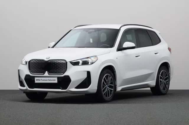 BMW iX1 (2024) thumbnail 2