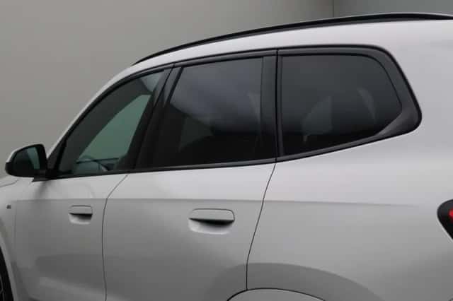 BMW iX1 (2024) thumbnail 5