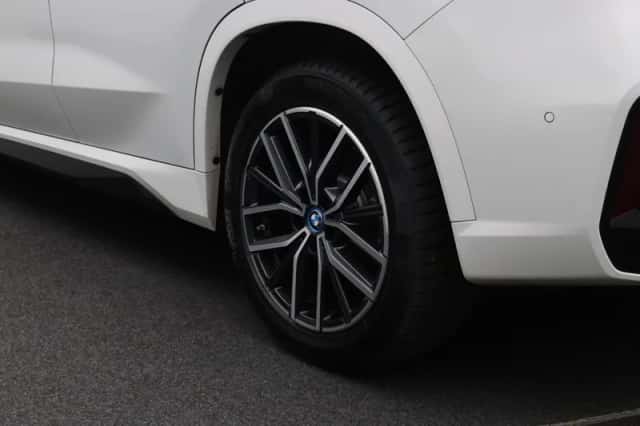BMW iX1 (2024) thumbnail 6