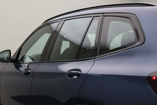 BMW iX3 (2024) thumbnail 4