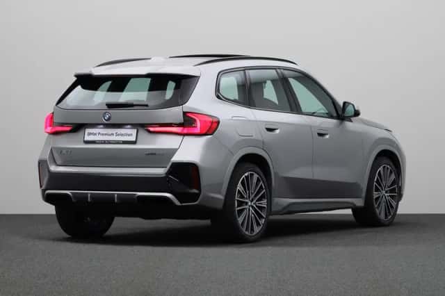 BMW iX1 (2025) thumbnail 2