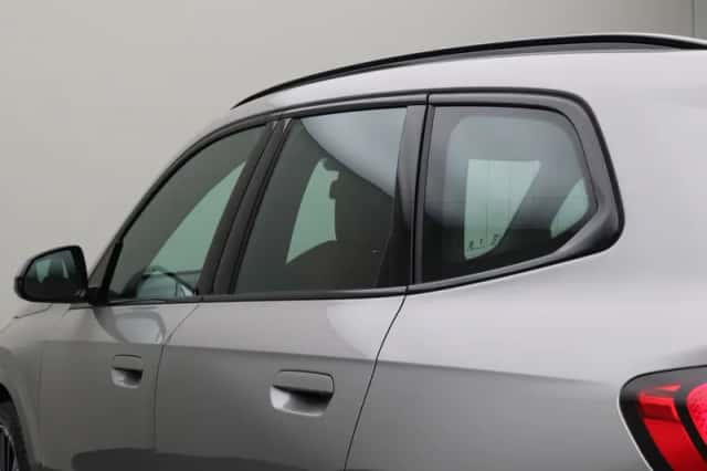 BMW iX1 (2025) thumbnail 3