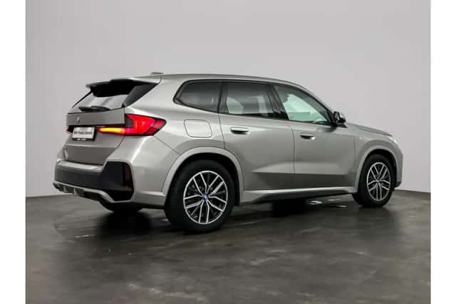 BMW iX1 (2023) thumbnail 2