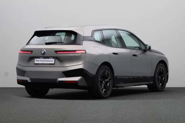 BMW iX (2022) thumbnail 2