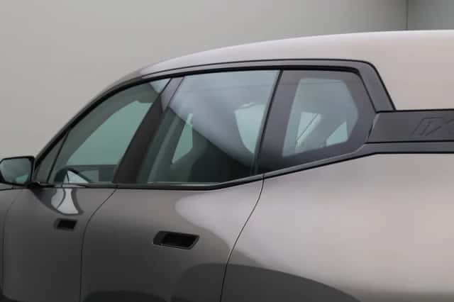 BMW iX (2022) thumbnail 4