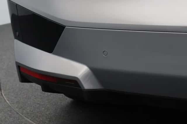 BMW iX (2022) thumbnail 6