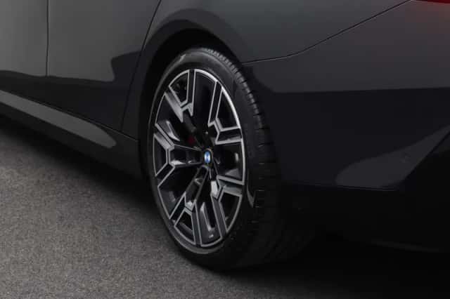 BMW i5 (2025) thumbnail 5