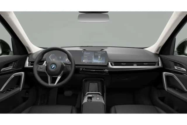 BMW iX1 (2023) thumbnail 2