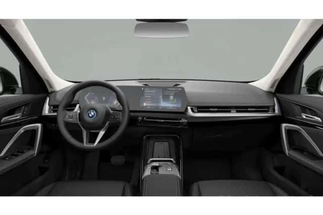 BMW iX1 (2023) thumbnail 2