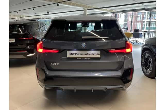 BMW iX1 (2023) thumbnail 4