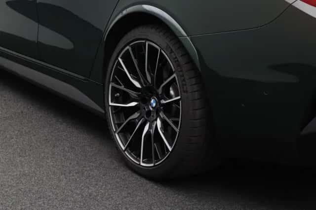 BMW i4 (2022) thumbnail 5