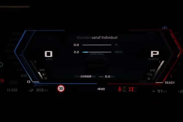 BMW XM (2025) thumbnail 3