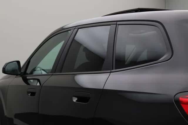BMW iX1 (2024) thumbnail 4