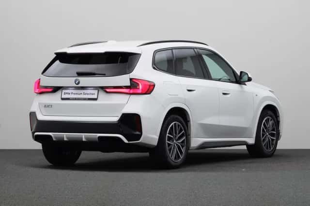 BMW iX1 (2023) thumbnail 2