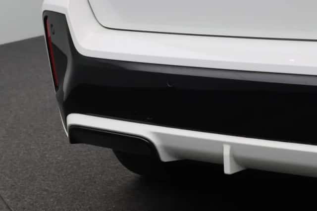 BMW iX1 (2023) thumbnail 6