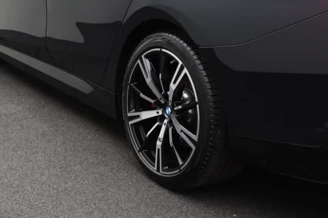 BMW i5 (2025) thumbnail 5