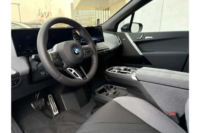BMW iX (2026) thumbnail 3