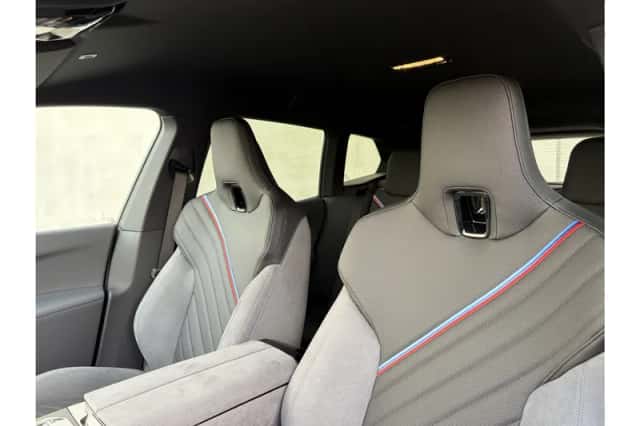 BMW iX (2026) thumbnail 4