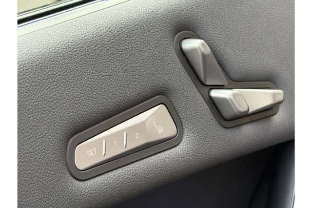 BMW iX (2026) thumbnail 5