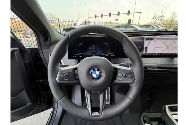 BMW iX (2026) thumbnail 6