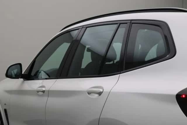 BMW iX3 (2023) thumbnail 4