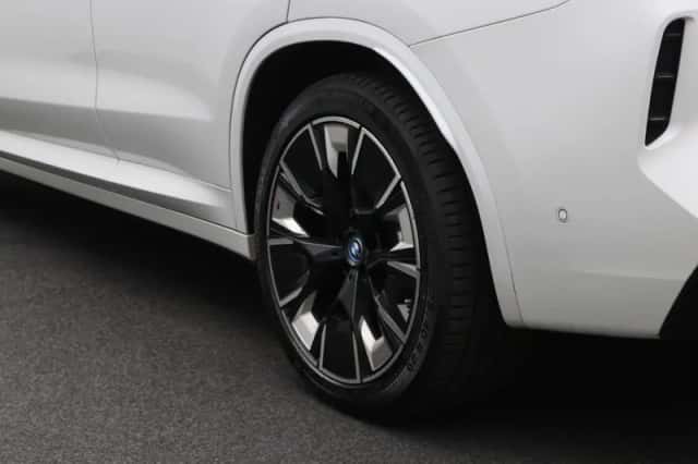 BMW iX3 (2023) thumbnail 5