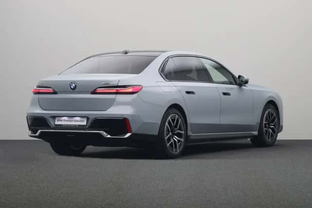BMW i7 (2026) thumbnail 2