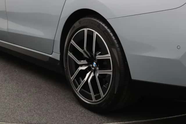 BMW i7 (2026) thumbnail 5