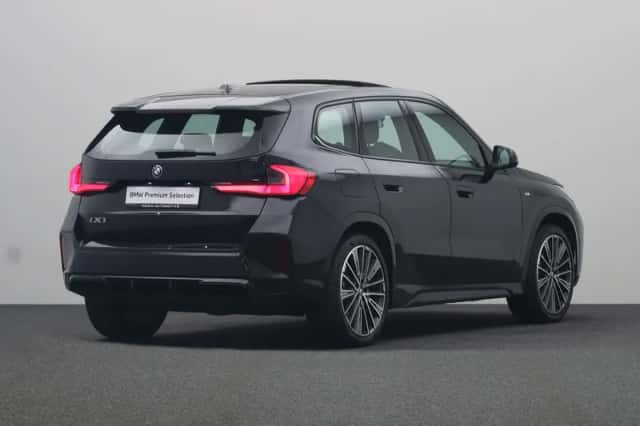 BMW iX1 (2023) thumbnail 2