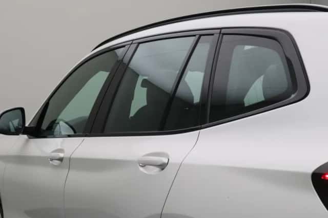BMW iX3 (2024) thumbnail 4