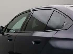 BMW i5 (2024) thumbnail 4