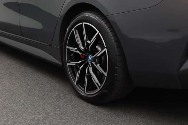 BMW i4 (2024) thumbnail 5