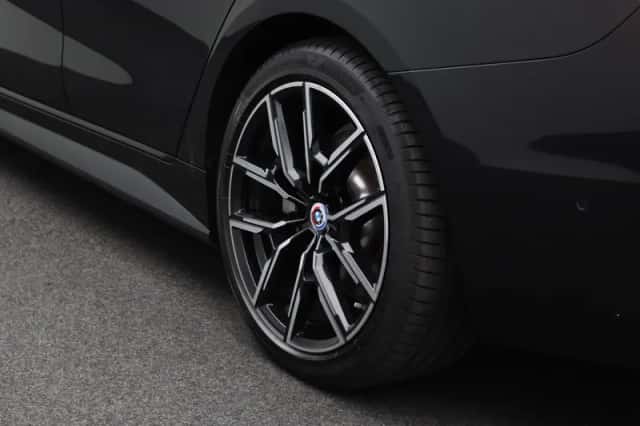 BMW i4 (2022) thumbnail 5
