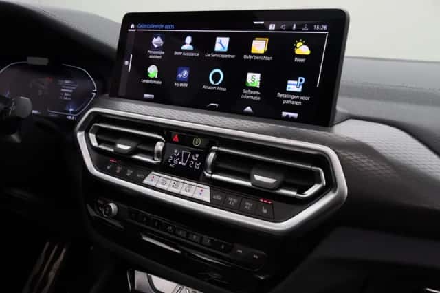 BMW iX3 (2024) thumbnail 2